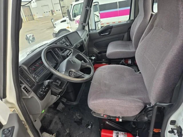 2019 International MV - image 8