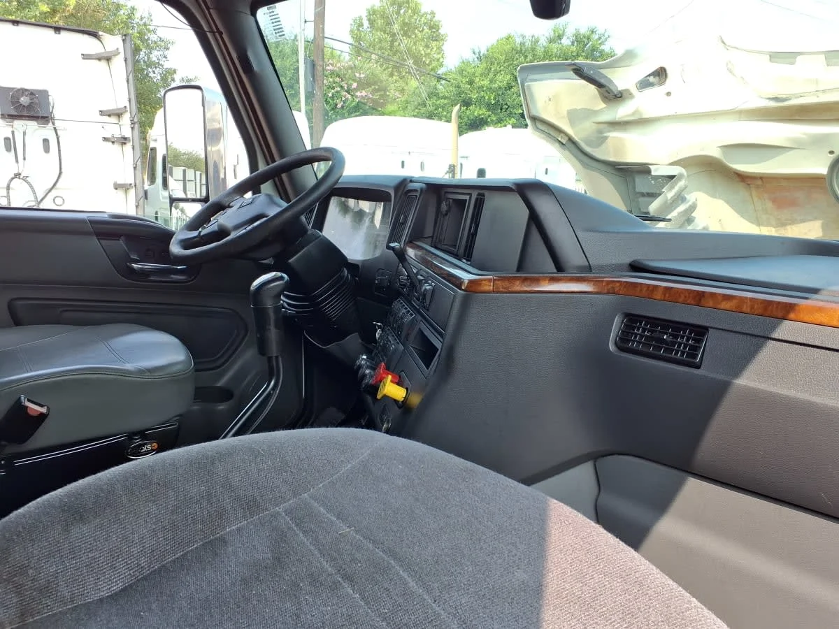 2019 International LT in Houston, TX — photo 11