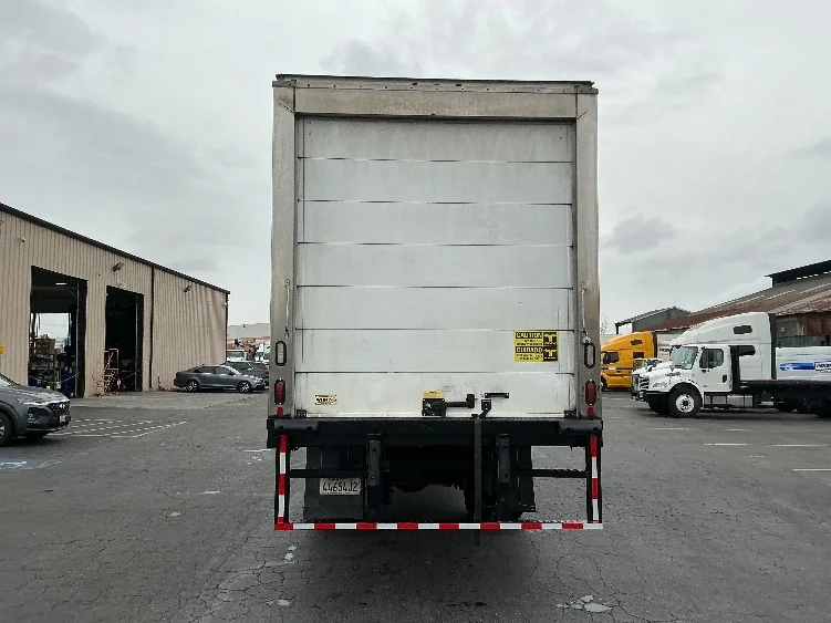 2018 Hino 268 - image 7