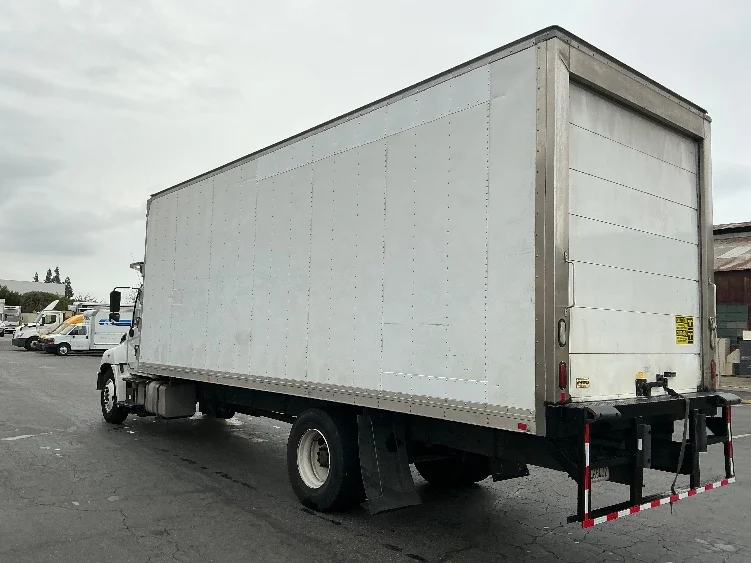 2018 Hino 268 - image 6