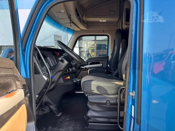 2023 Kenworth T680 in Salt Lake City, UT — photo 10