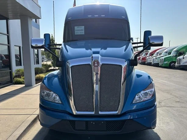 2023 Kenworth T680 in Salt Lake City, UT — photo 7