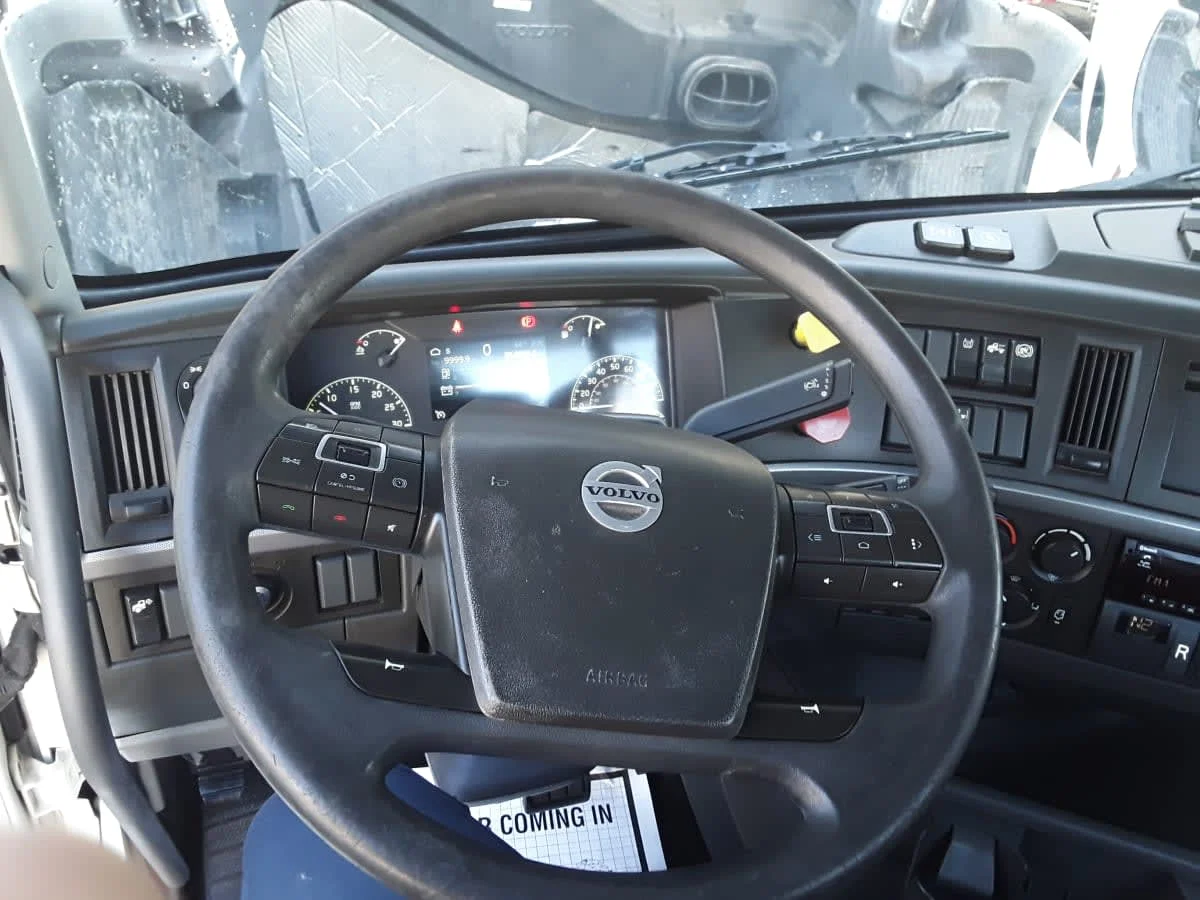 2019 Volvo VNR 660 in Kansas City, MO — photo 7