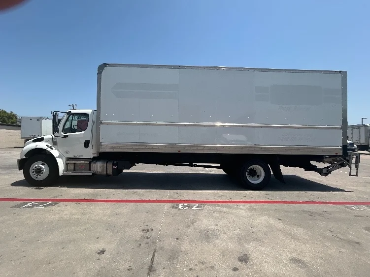 2022 Freightliner eM2 in Dallas, TX — photo 4