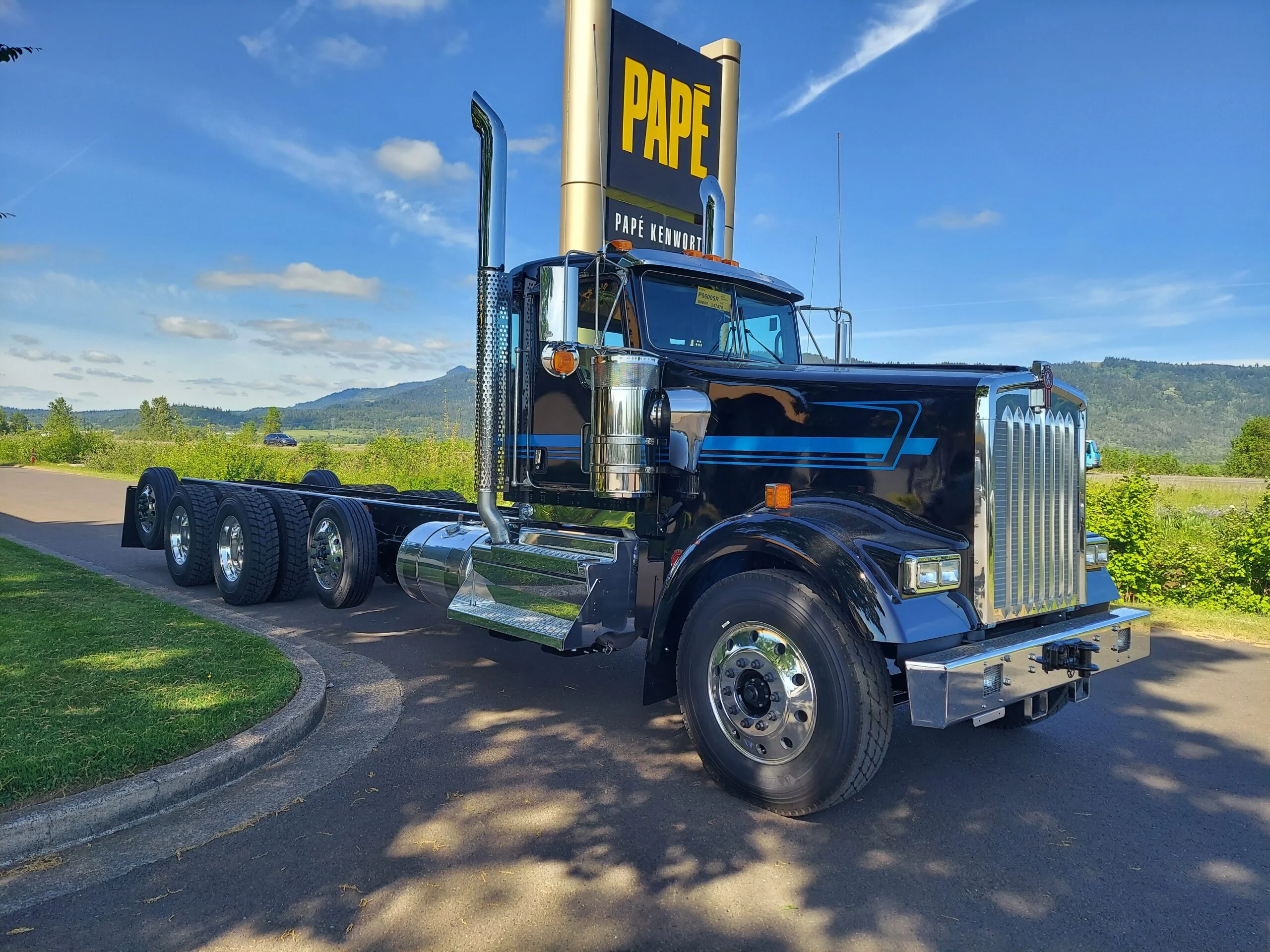 2027 Kenworth W900
