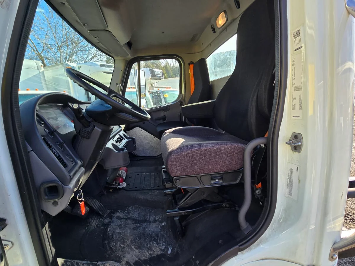 2017 Freightliner M2 106 - image 7