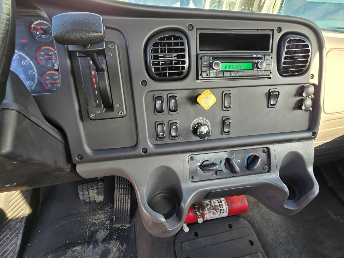 2017 Freightliner M2 106 - image 13