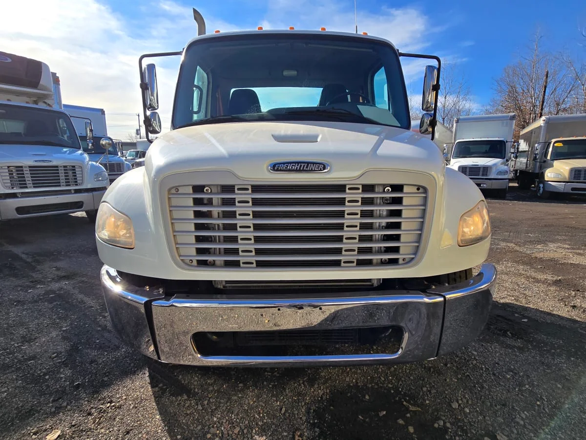 2017 Freightliner M2 106 - image 2