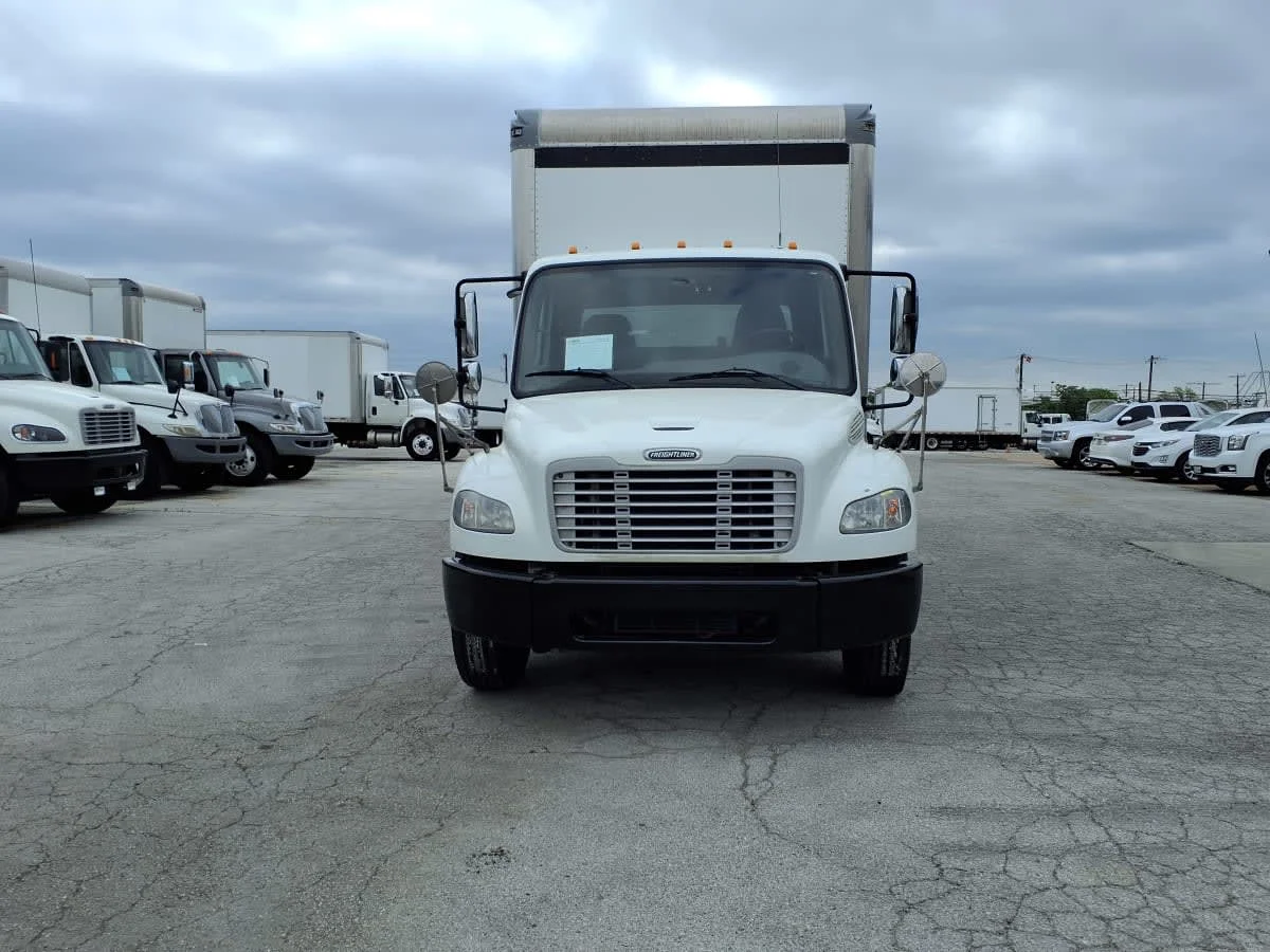 2020 Freightliner M2 106 in Fort Worth, TX — photo 2