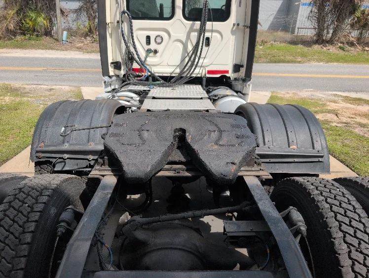 2019 Freightliner Cascadia - image 6