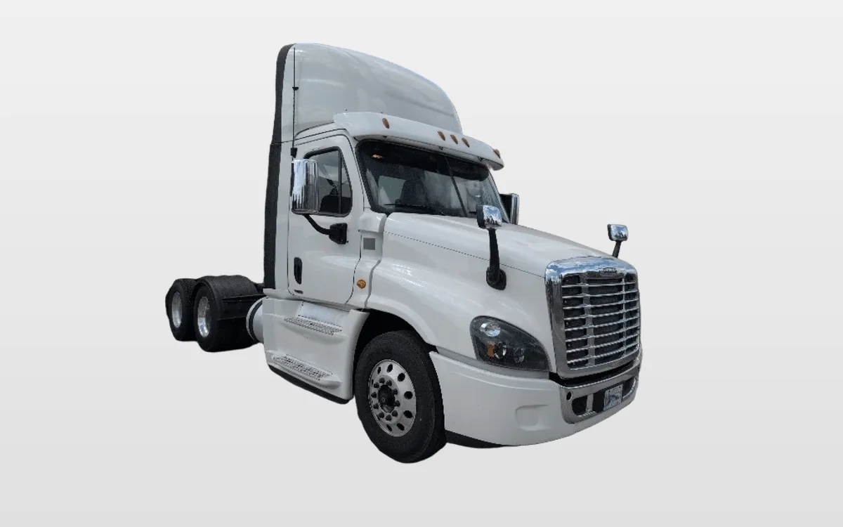 2019 Freightliner Cascadia - image 1