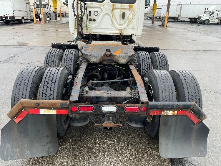 2019 Freightliner Cascadia in Milwaukee, WI — photo 6