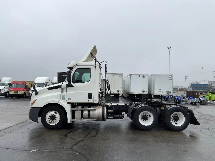 2019 Freightliner Cascadia in Milwaukee, WI — photo 4