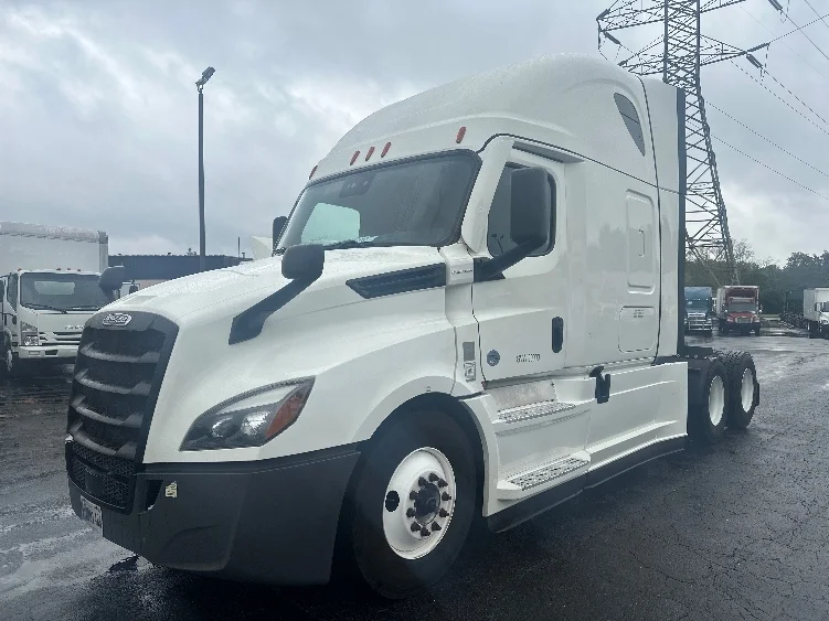 2021 Freightliner Cascadia - image 3