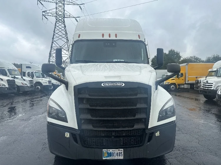 2021 Freightliner Cascadia - image 2