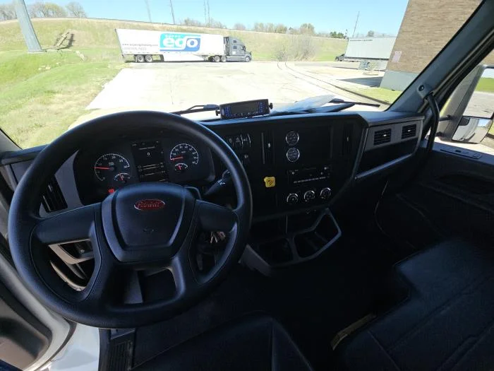 2025 Peterbilt 536 - image 23