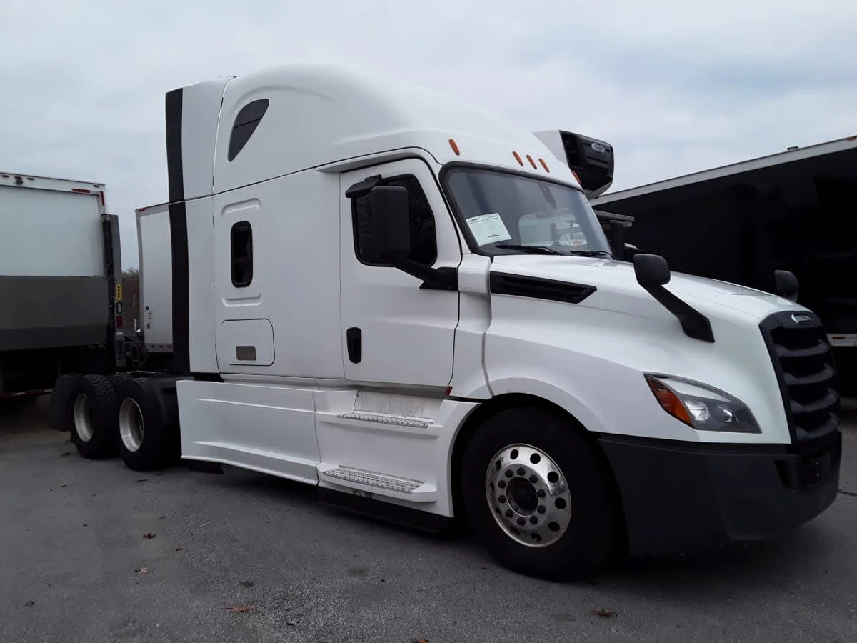 2020 Freightliner Cascadia in Salisbury, MA — photo 3