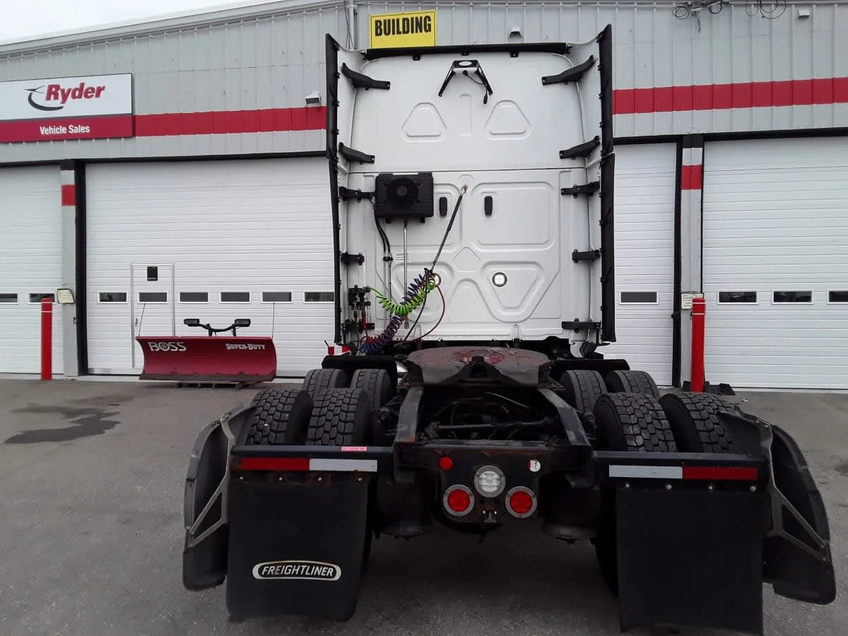 2020 Freightliner Cascadia in Salisbury, MA — photo 5