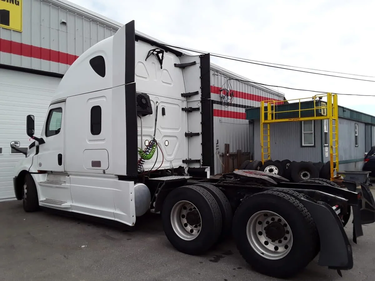 2020 Freightliner Cascadia in Salisbury, MA — photo 6