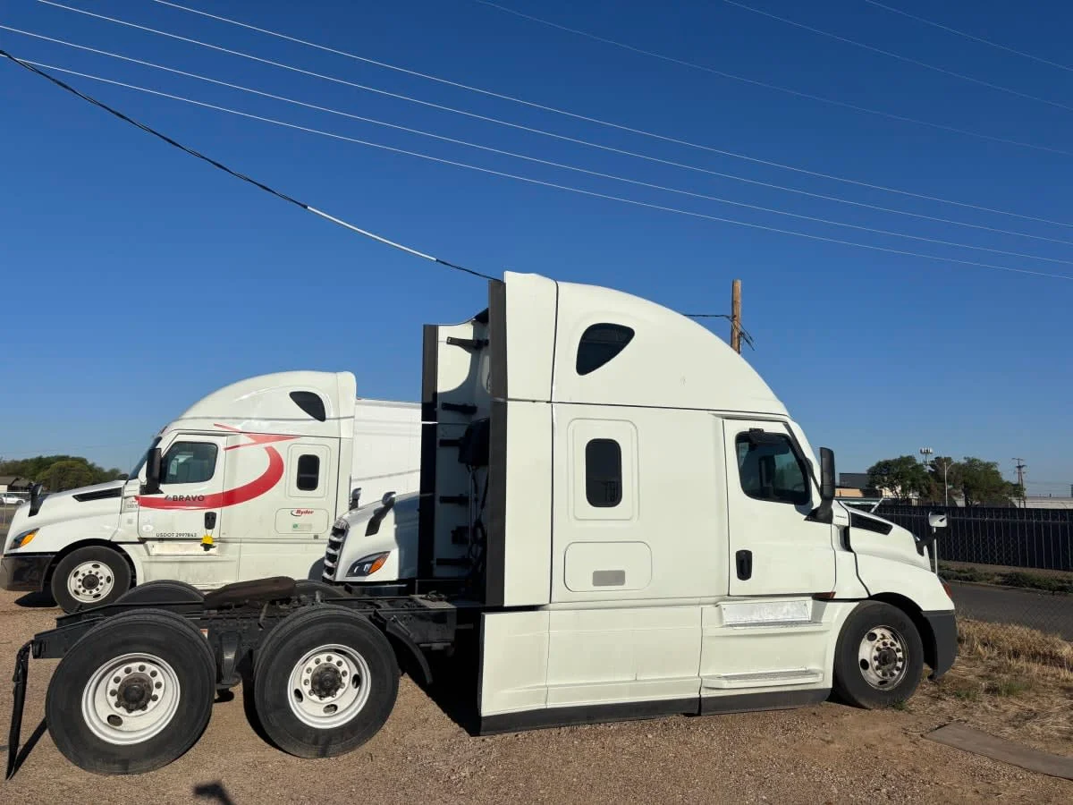 2022 Freightliner Cascadia in Commerce City, CO — photo 8
