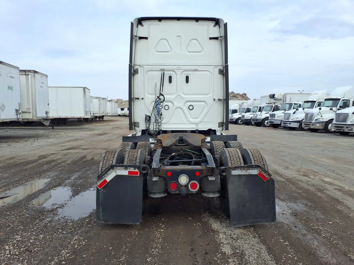 2021 Freightliner Cascadia - image 5