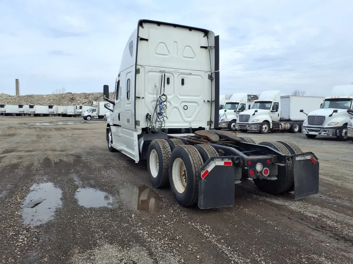 2021 Freightliner Cascadia - image 6