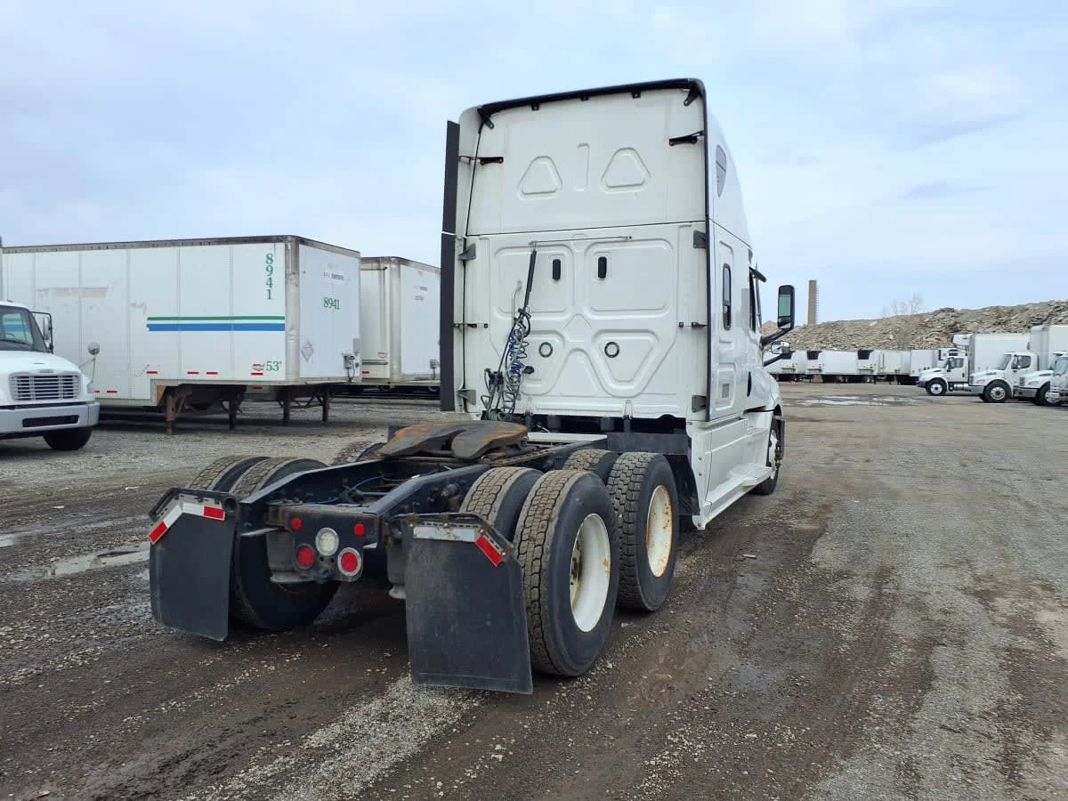 2021 Freightliner Cascadia - image 4