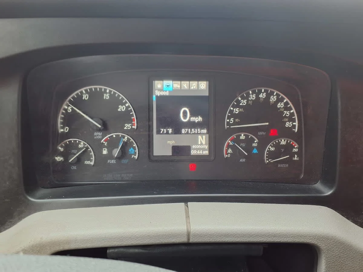 2021 Freightliner Cascadia - image 10