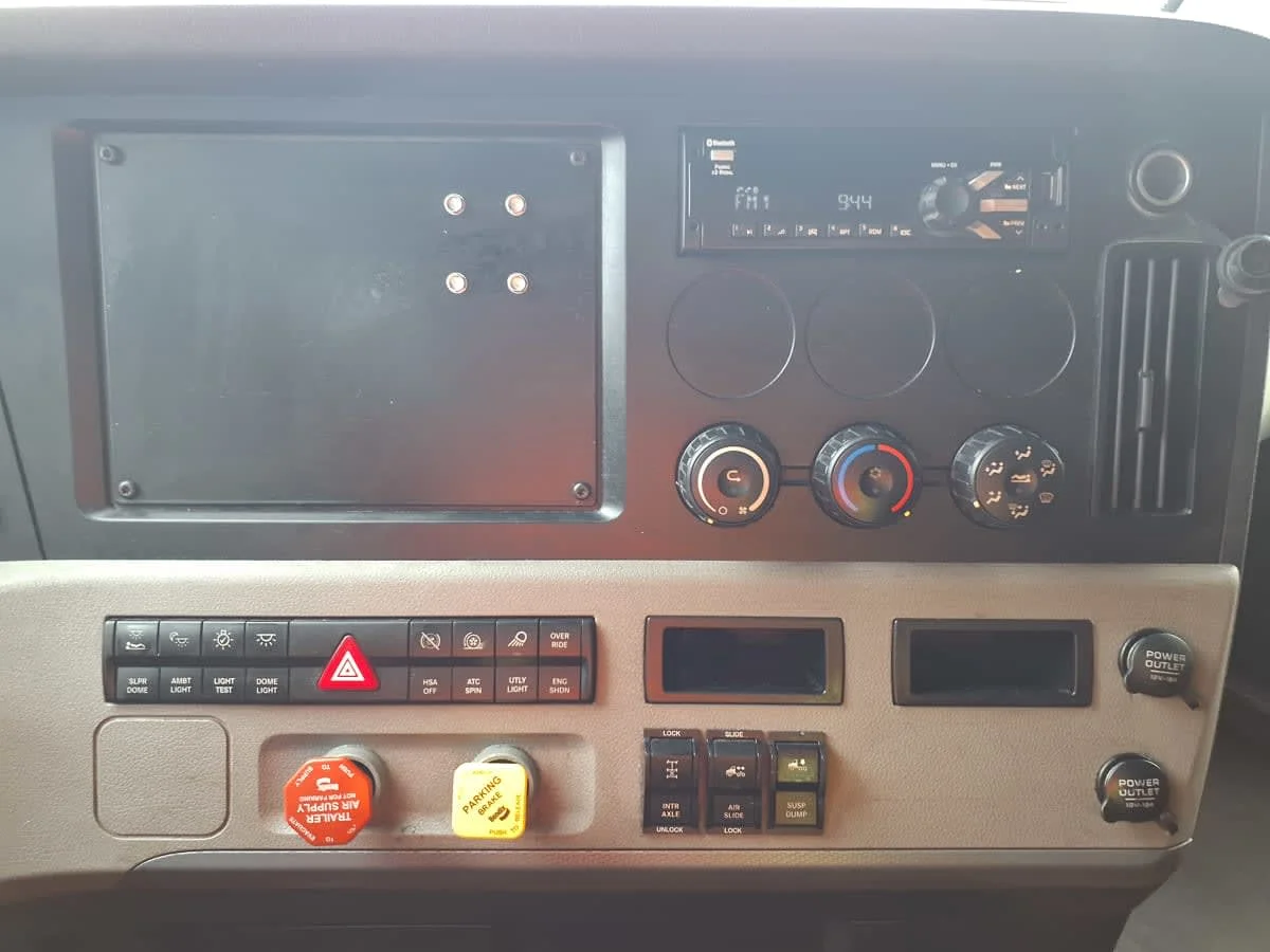 2021 Freightliner Cascadia - image 11