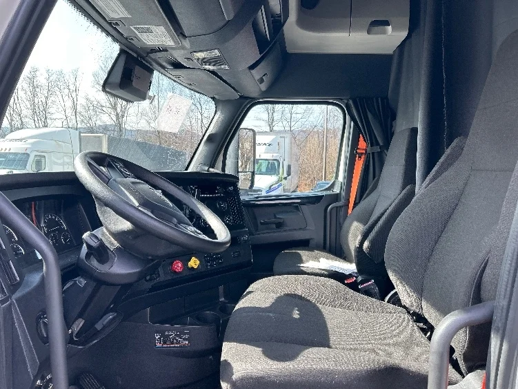 2023 Freightliner Cascadia in Salem, VA — photo 10