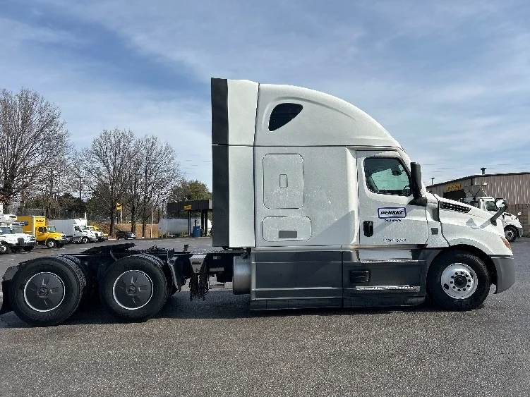 2023 Freightliner Cascadia in Salem, VA — photo 8