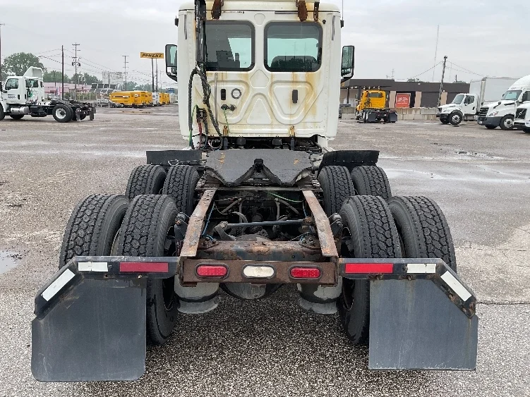 2019 Freightliner Cascadia in Flint, MI — photo 6