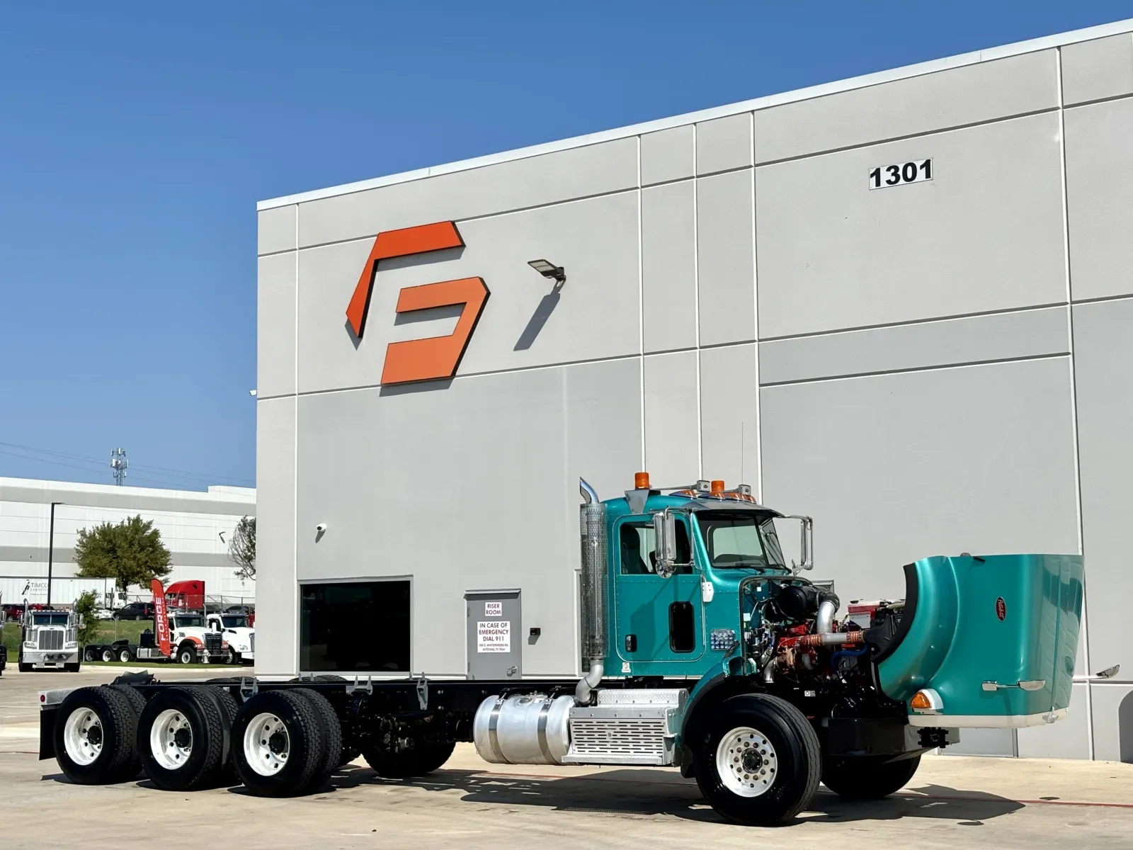 2014 Peterbilt 365 in Hutchins, TX — photo 9
