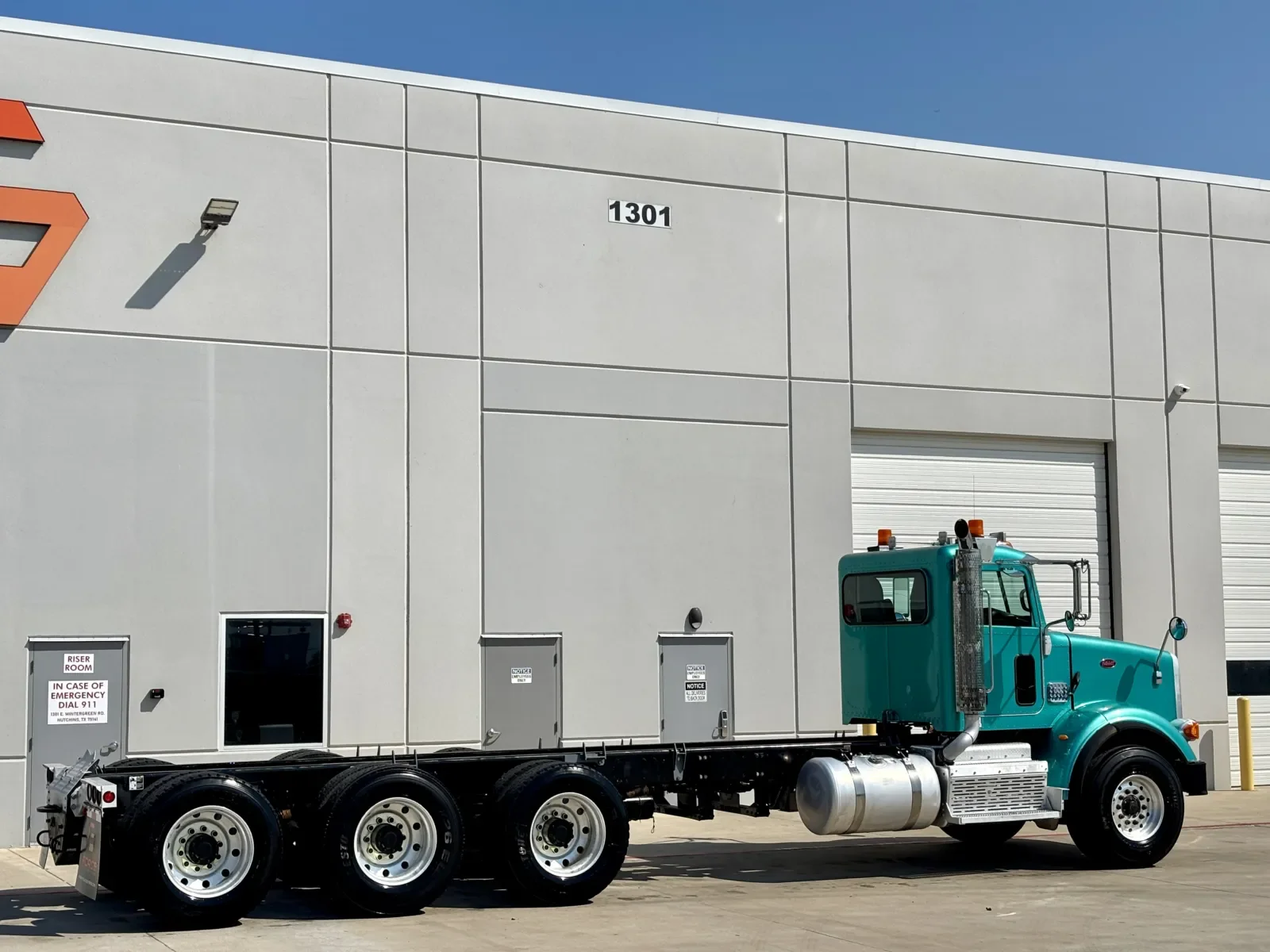 2014 Peterbilt 365 - image 5