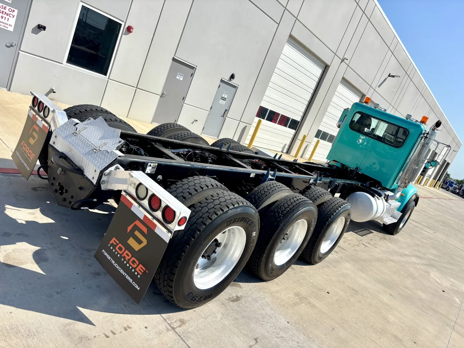 2014 Peterbilt 365 in Hutchins, TX — photo 11