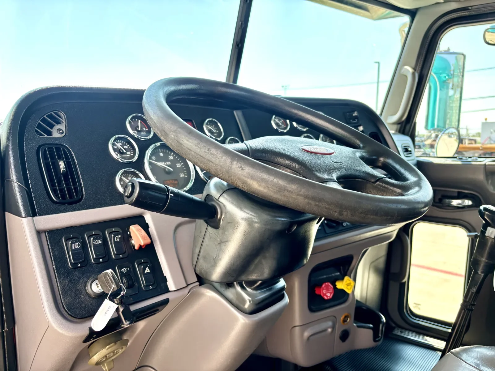 2014 Peterbilt 365 - image 15