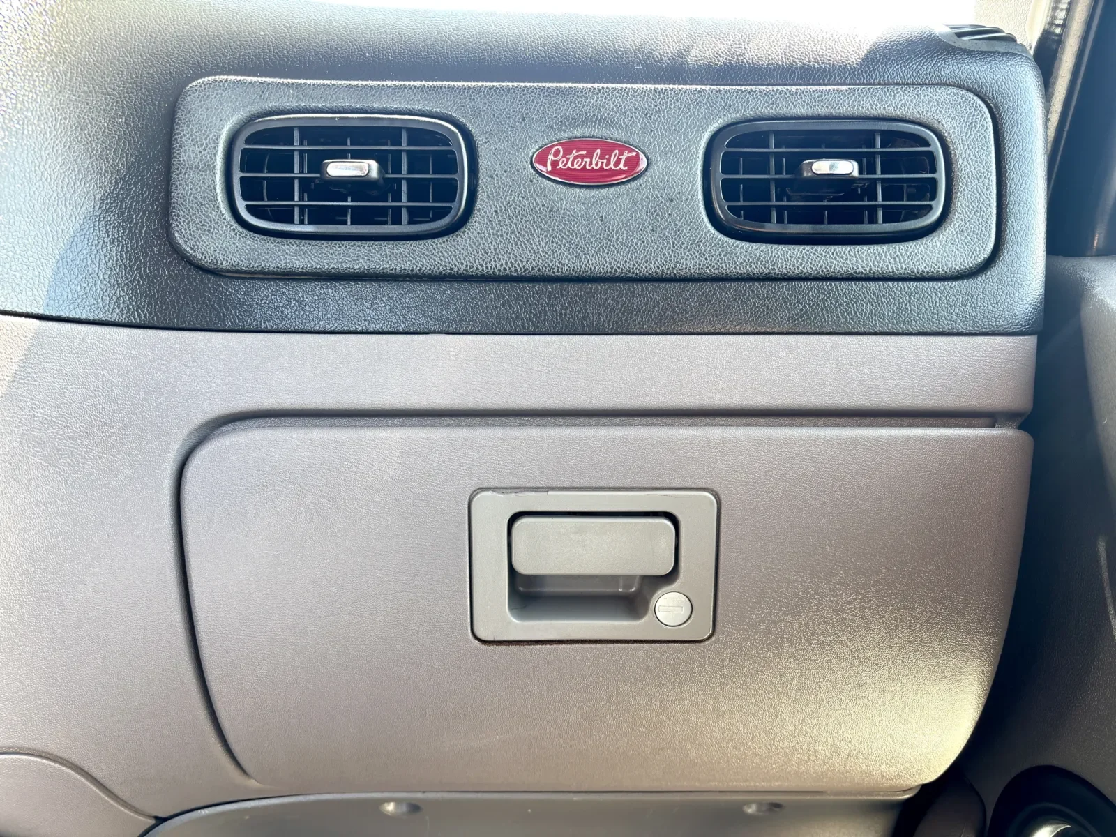 2014 Peterbilt 365 in Hutchins, TX — photo 19