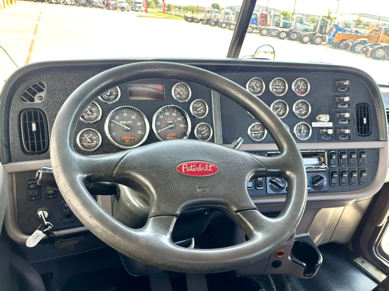 2014 Peterbilt 365 in Hutchins, TX — photo 16