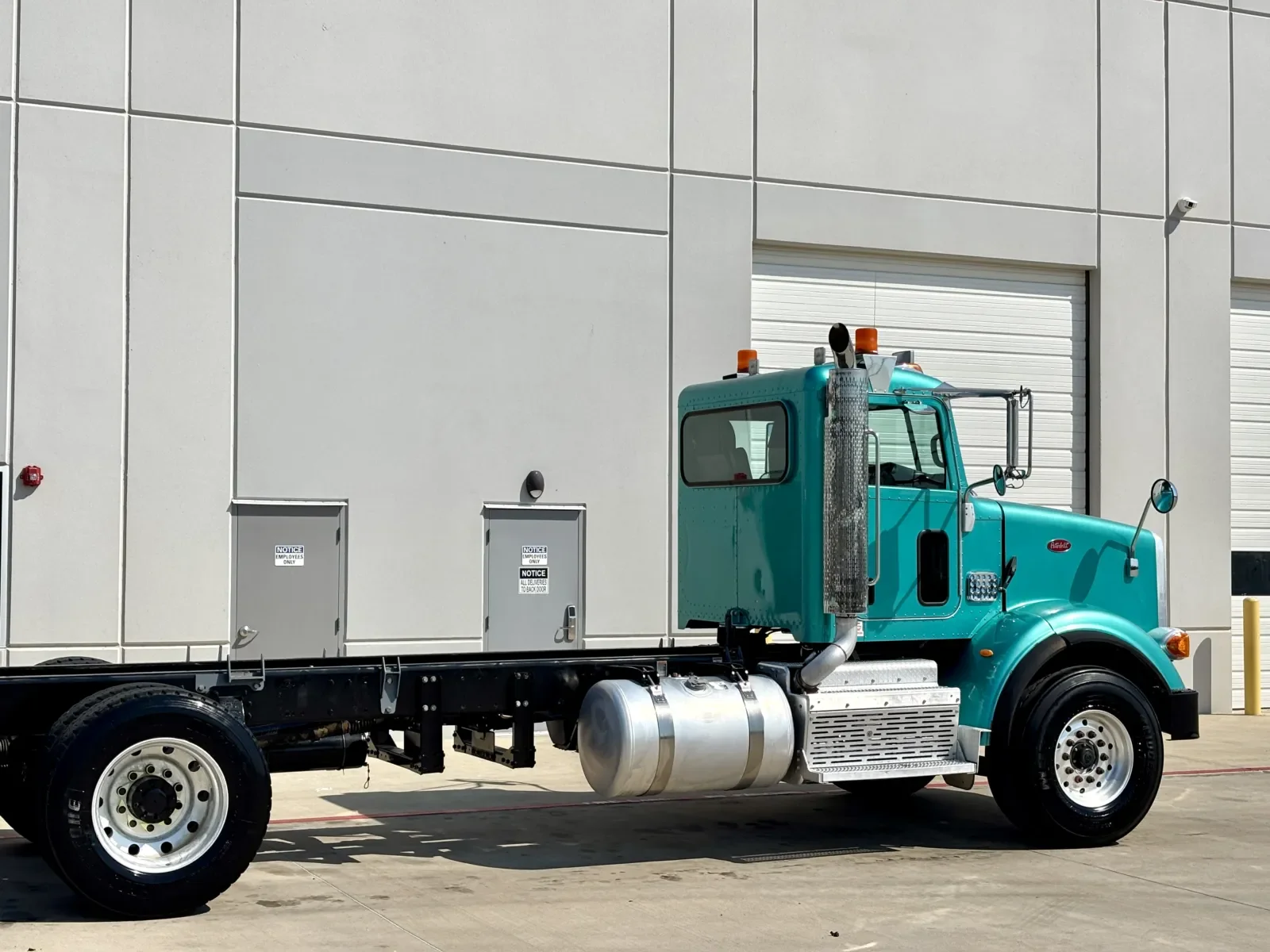 2014 Peterbilt 365 in Hutchins, TX — photo 7
