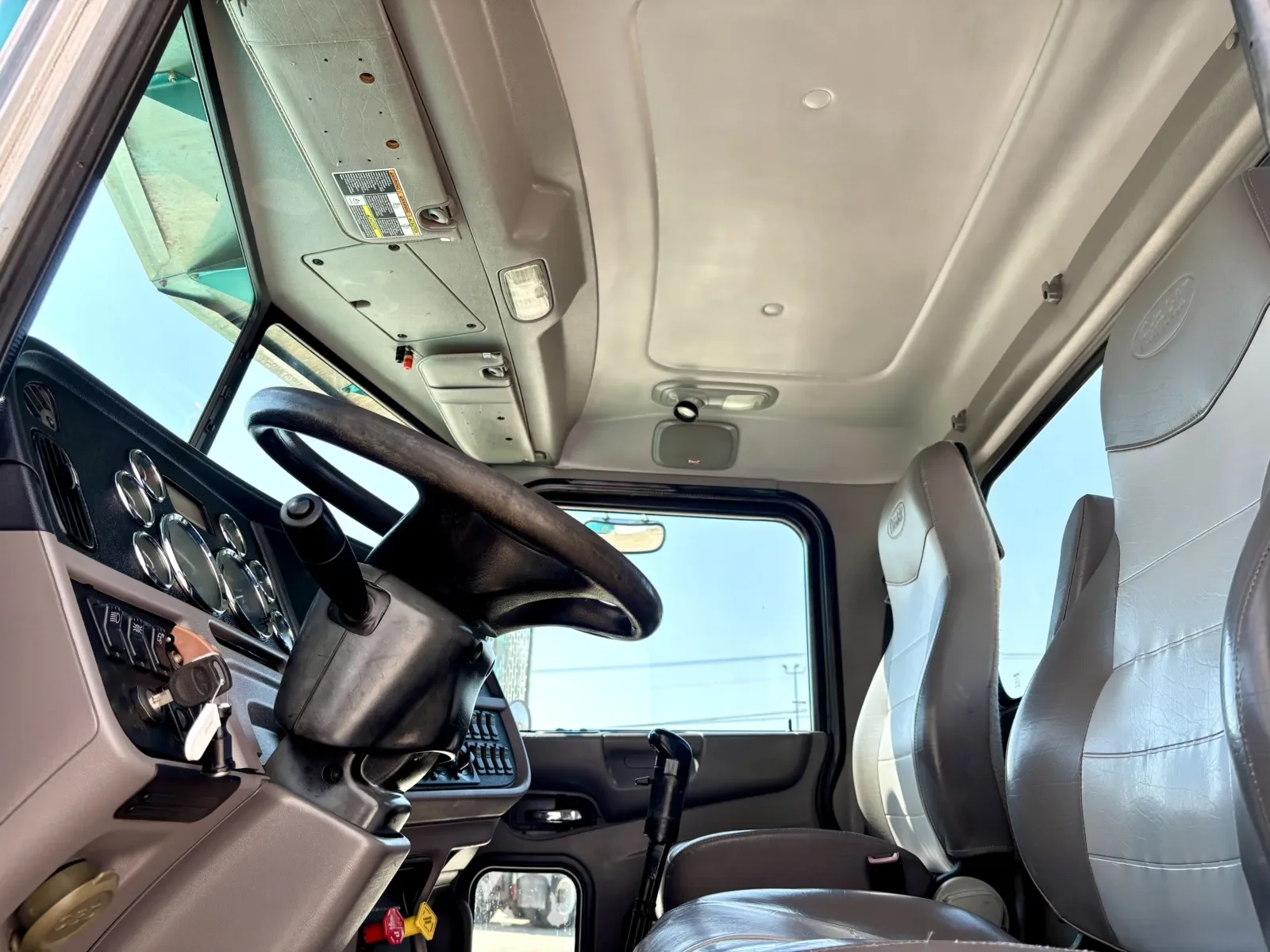 2014 Peterbilt 365 in Hutchins, TX — photo 14