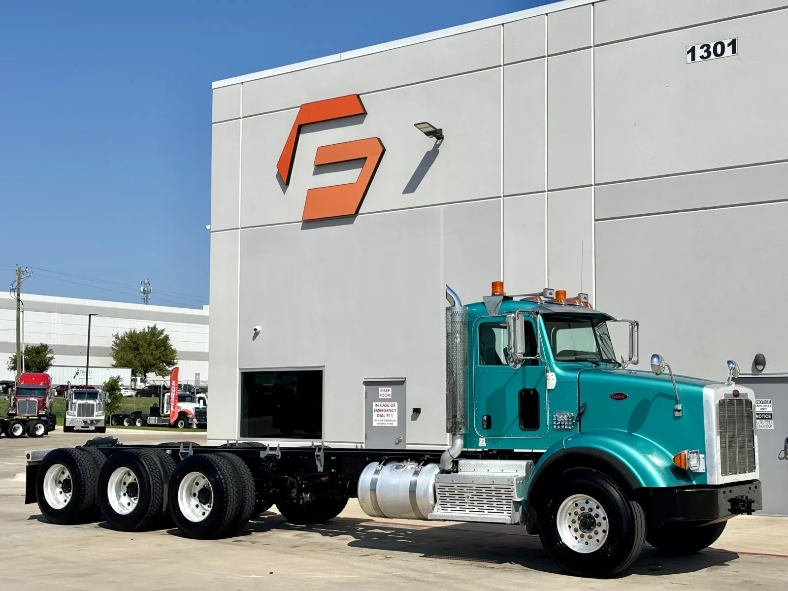 2014 Peterbilt 365 in Hutchins, TX