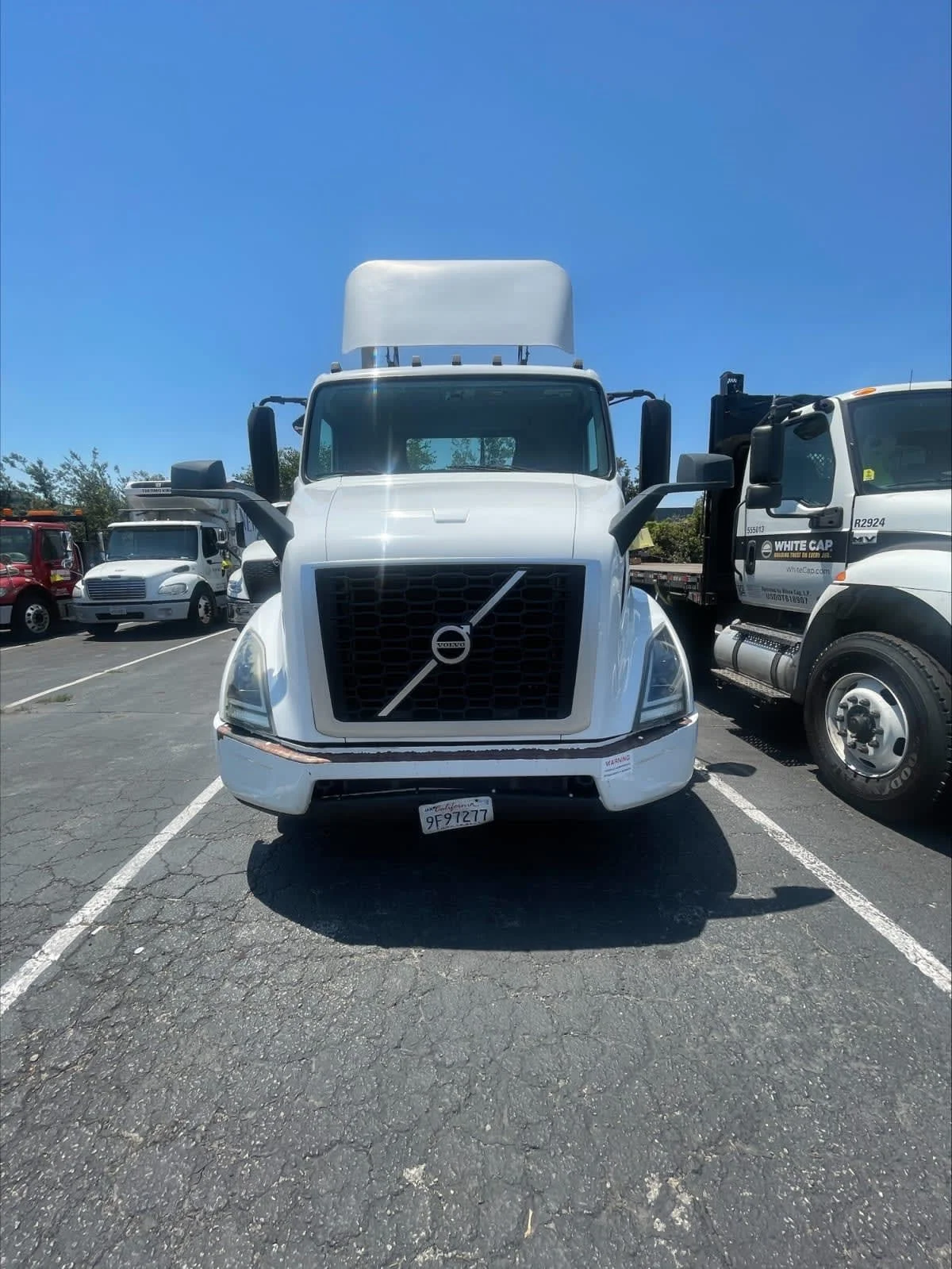 2019 Volvo VNR 660 in West Sacramento, CA — photo 2