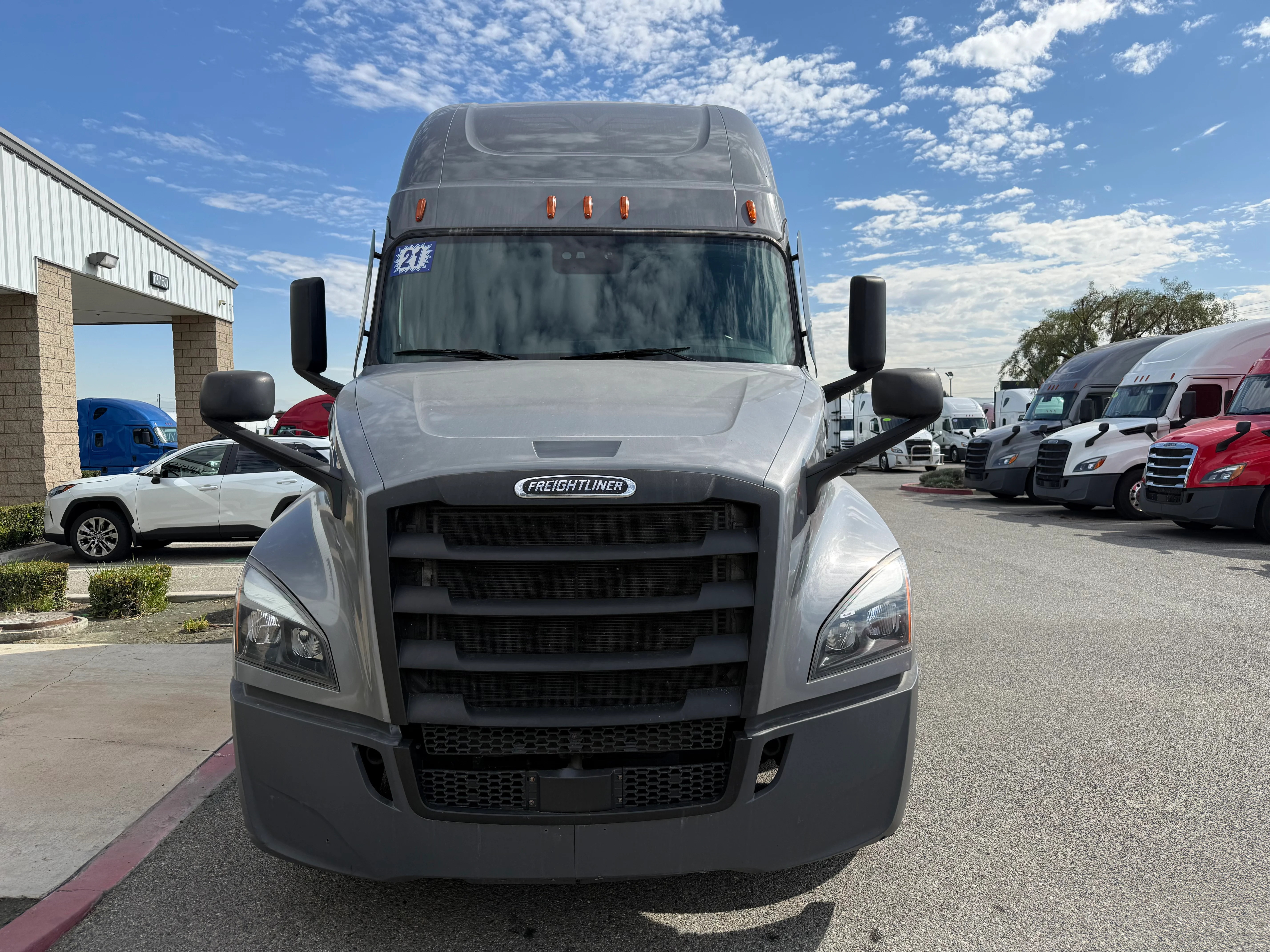 2021 Freightliner Cascadia in Selectrucks Fontana, CA — photo 2