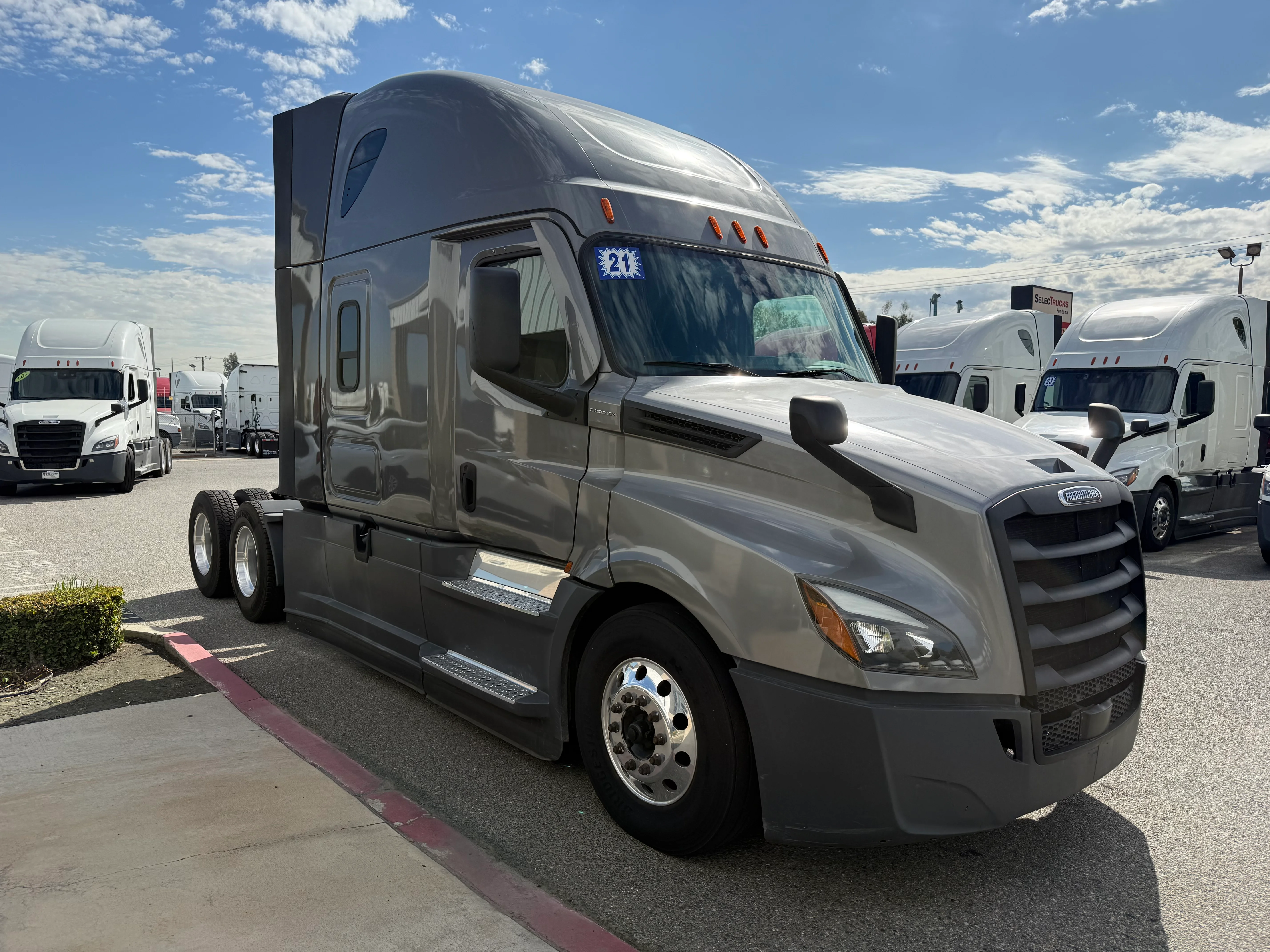 2021 Freightliner Cascadia in Selectrucks Fontana, CA — photo 8