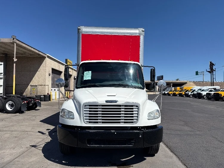 2019 Freightliner M2 106 in Phoenix, AZ — photo 2
