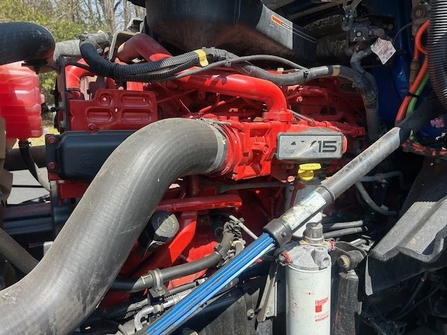 2021 International LT - image 8