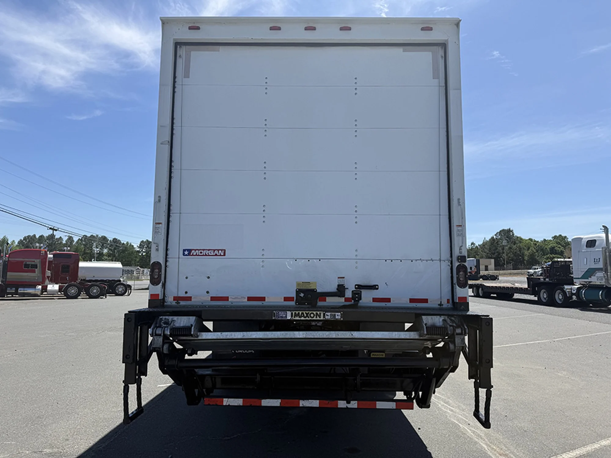 2019 Freightliner M2 106 — photo 5
