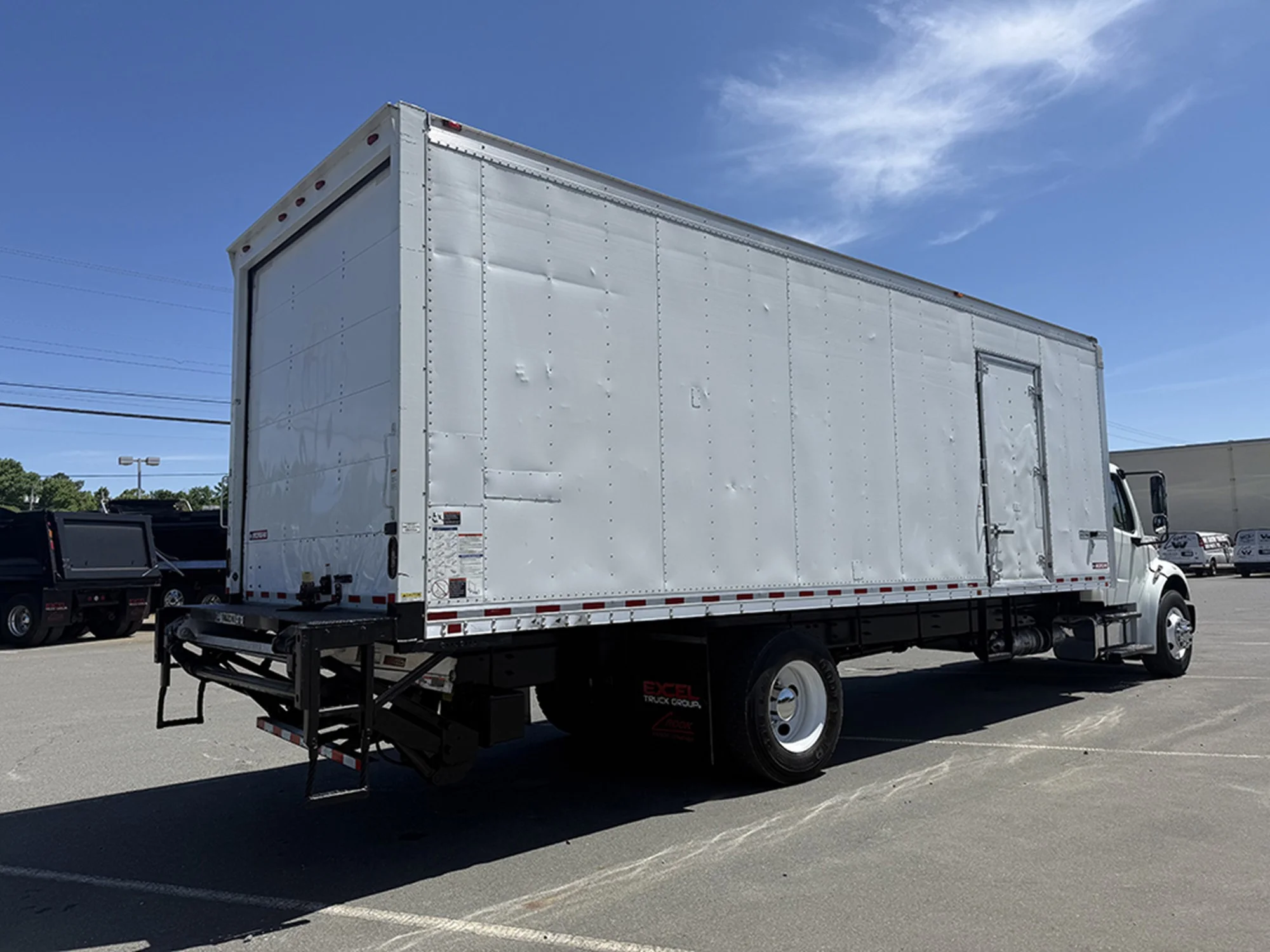 2019 Freightliner M2 106 — photo 4
