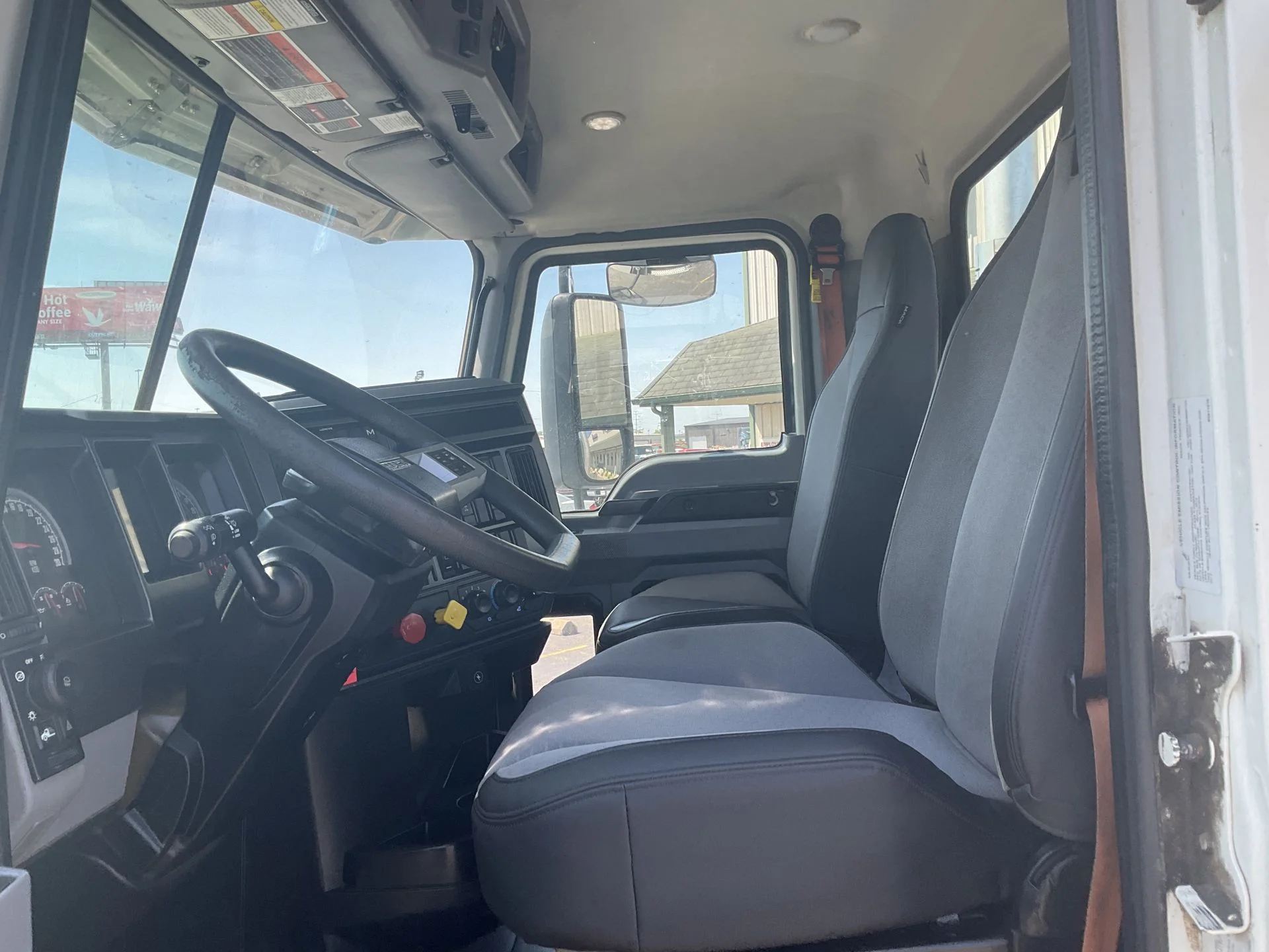 2019 Mack Anthem - image 13