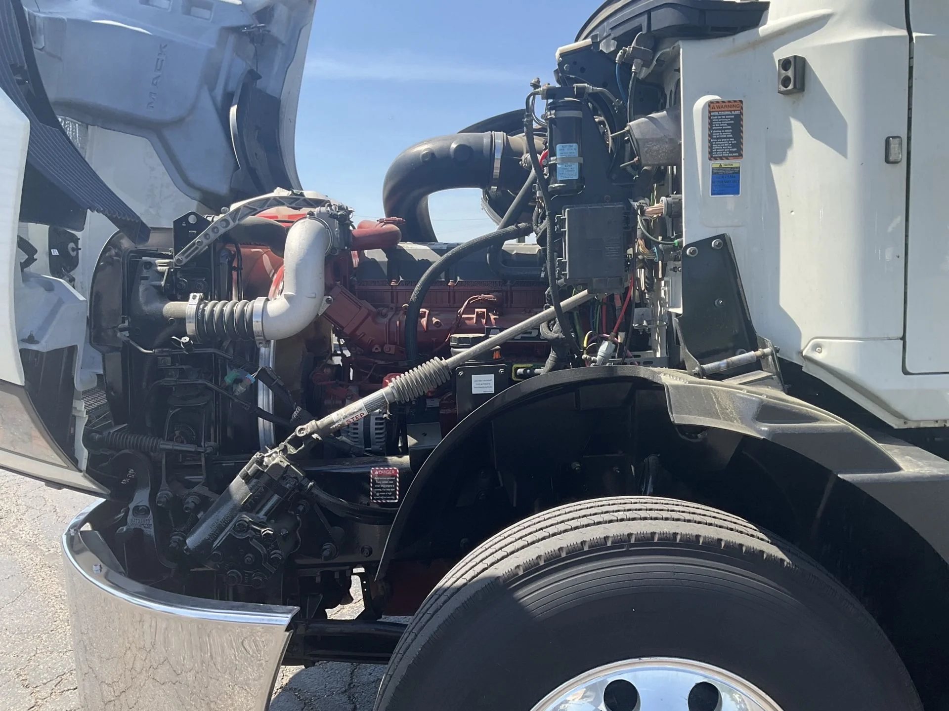 2019 Mack Anthem - image 12